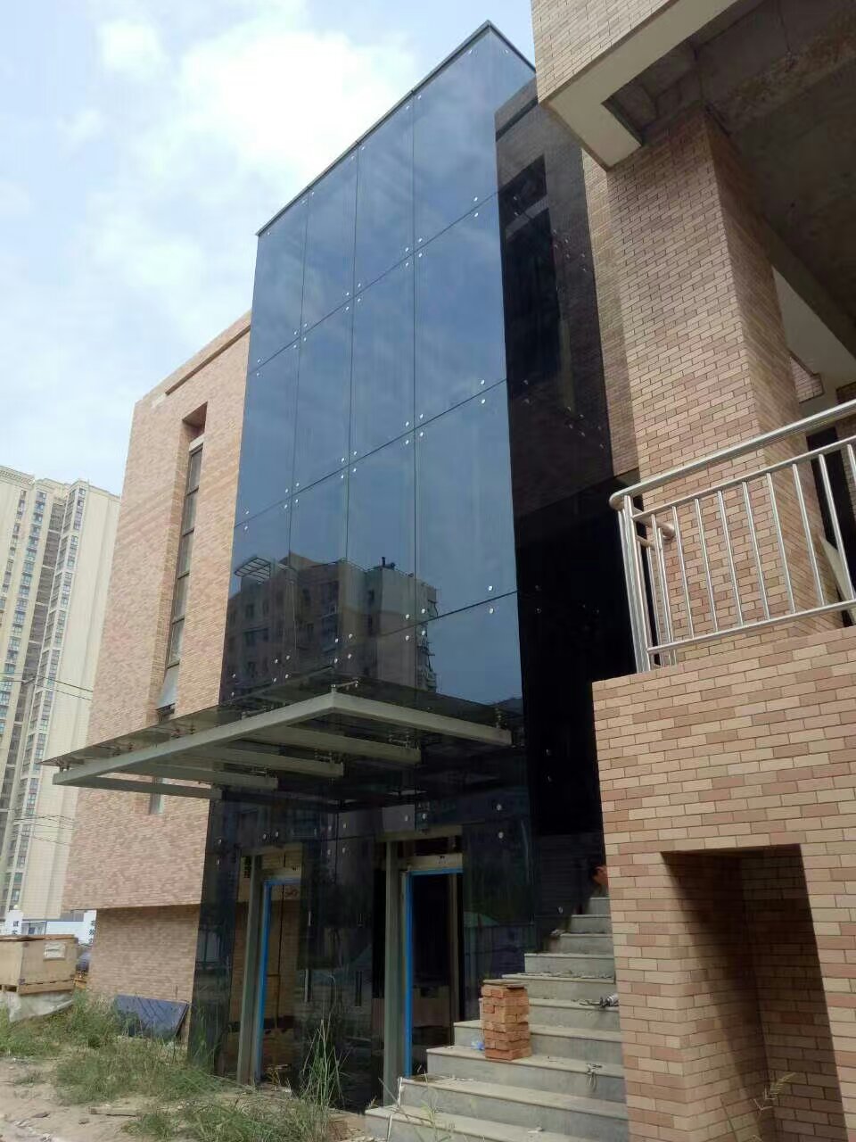 陕西科技大学在众多企业中选择了锦达玻璃幕墙
